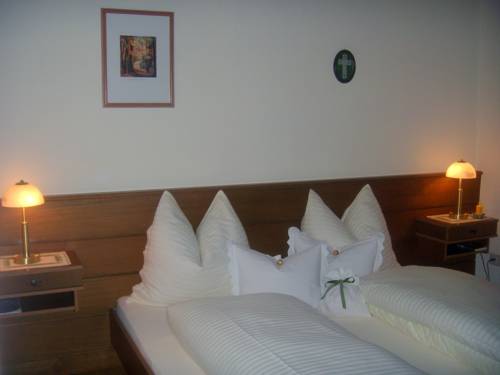 Ellbogen Austria Booking
