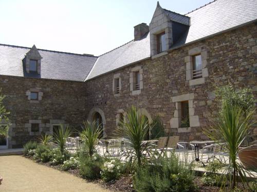 Quemper-Guézennec France Booking